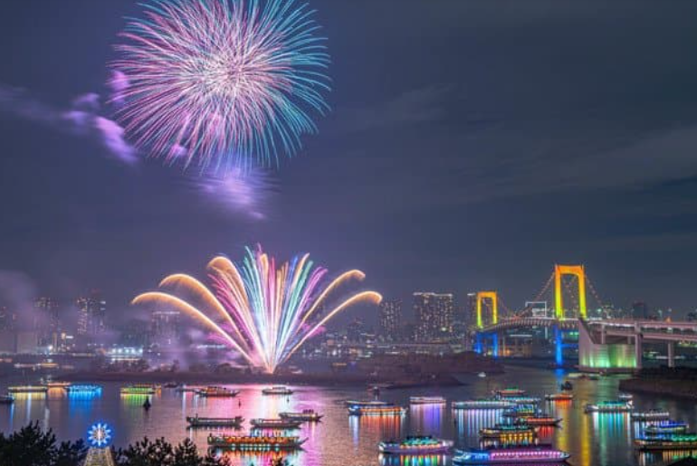 "Lễ hội pháo hoa sông Sumida" ở Asakusa với 20.000 quả pháo hoa chiếu sáng bầu trời đêm