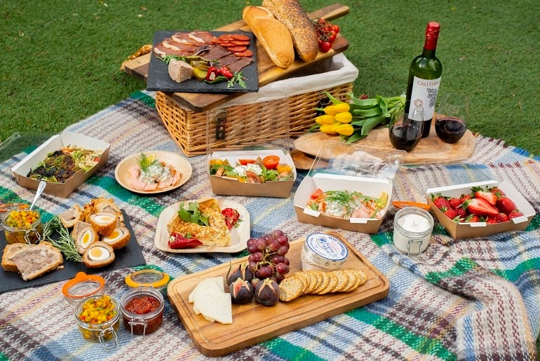Người Nhật mang theo những gì chochuyến picnic mùa hè ?