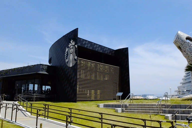Thưởng thức cafe cạnh biển tại Quán Starbucks Coffee Kobe Meriken Park!
